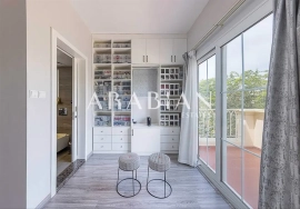 Exclusive | Full Lake View | Fully Upgraded