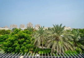 Large Townhouse | Rooftop Access