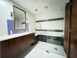 Vacant ! Beach Access ! Private Garage !