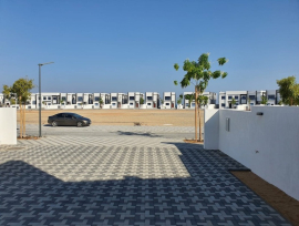 5BDR PLUS MAID LARGE DANA VILLA FOR SALE